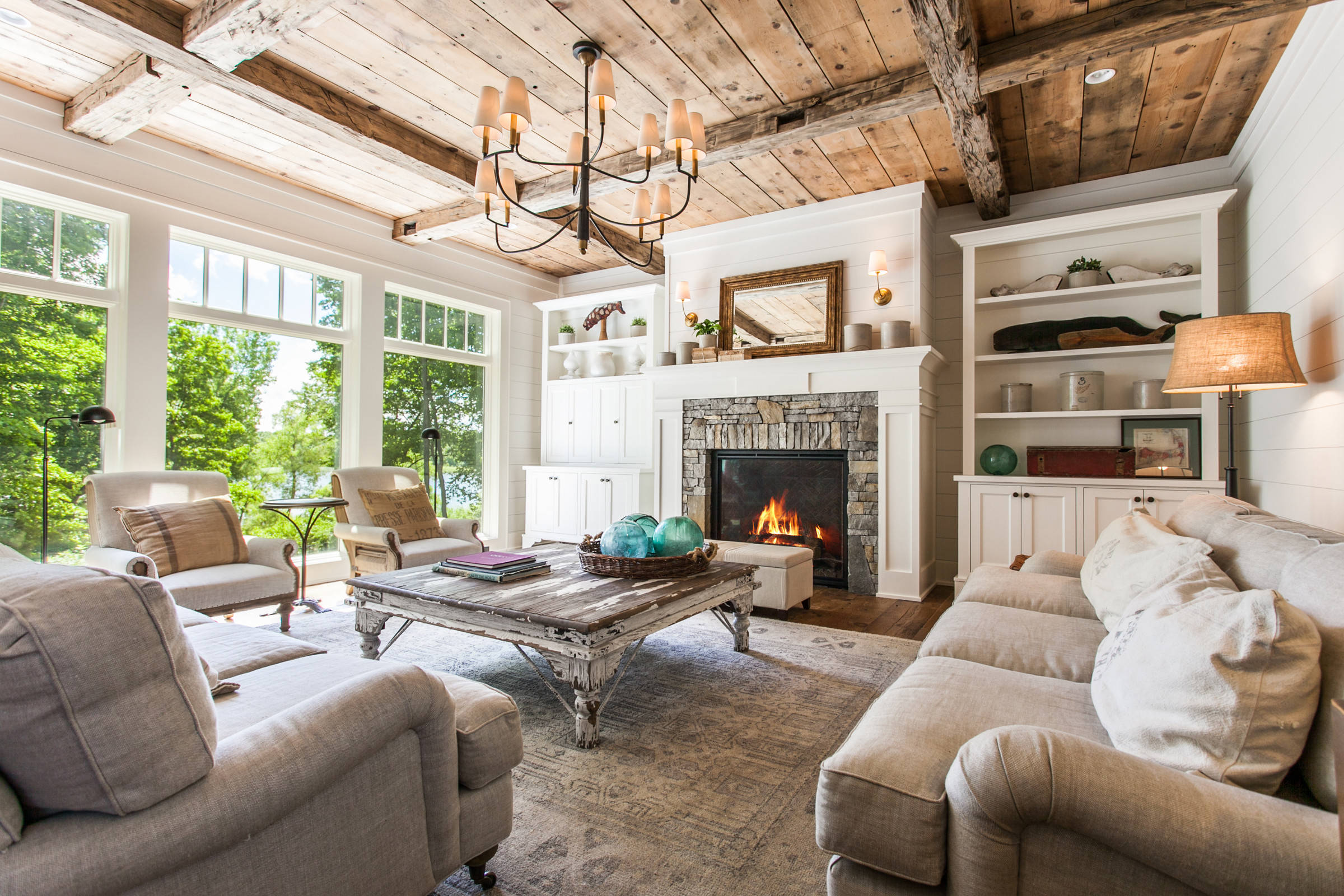 Beautiful Farmhouse Living Rooms: Cozy Rustic Charm In A Modern Space